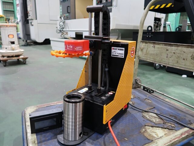 MAKINO V33i Vertical Machining Center Image 6
