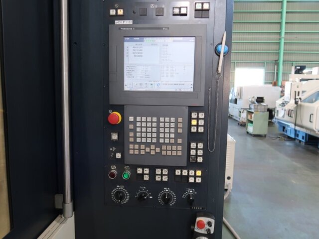 MAKINO a40 Horizontal Machining Center Image 2