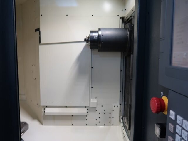 MAKINO a40 Horizontal Machining Center Image 3