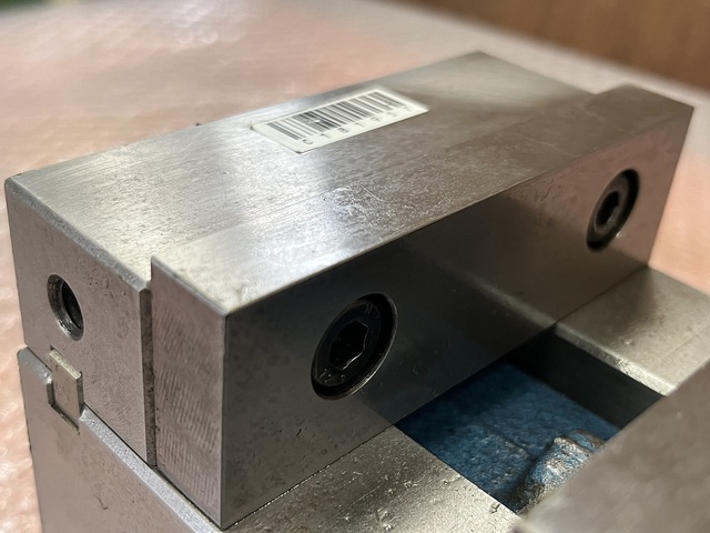 NABEYA LT40MC Vice Image 3