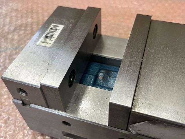 NABEYA LT40MC Vice Image 2