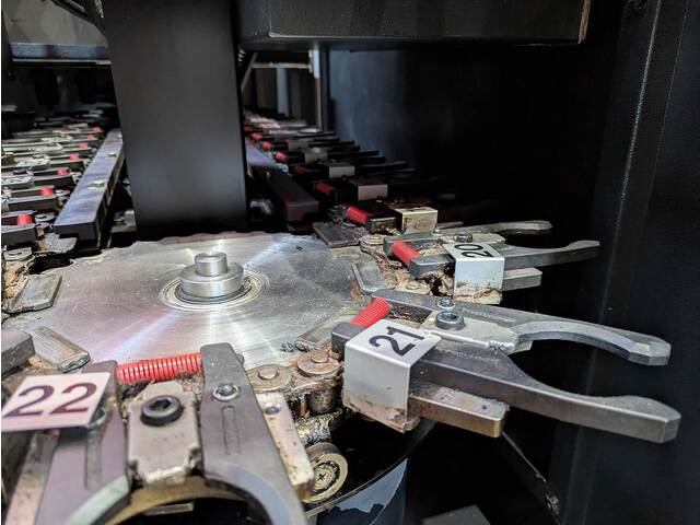 MAZAK FJV-250 Vertical Machining Center Image 15