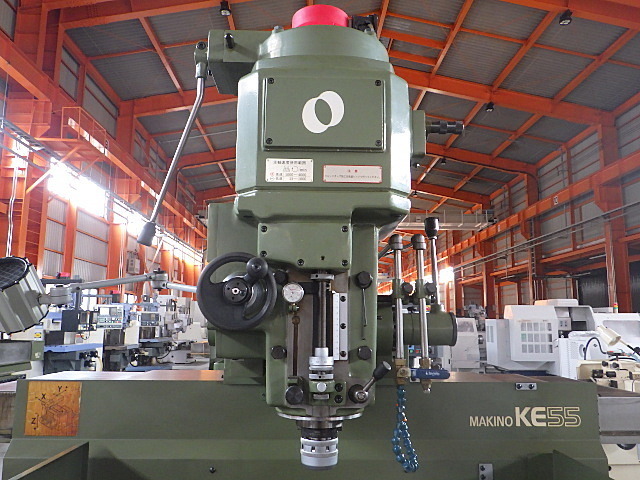 MAKINO KEV-55 NC Vertical Milling Machine Image 2