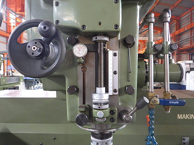 MAKINO KEV-55 NC Vertical Milling Machine Image 3