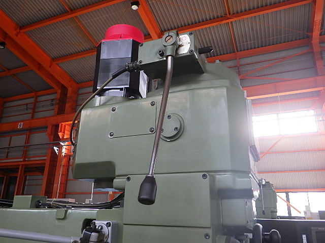 MAKINO KEV-55 NC Vertical Milling Machine Image 4