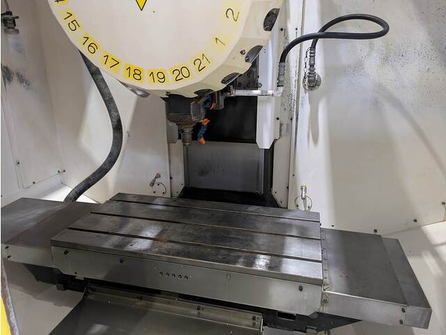 FANUC α-T21iDL Vertical Machining Center Image 3
