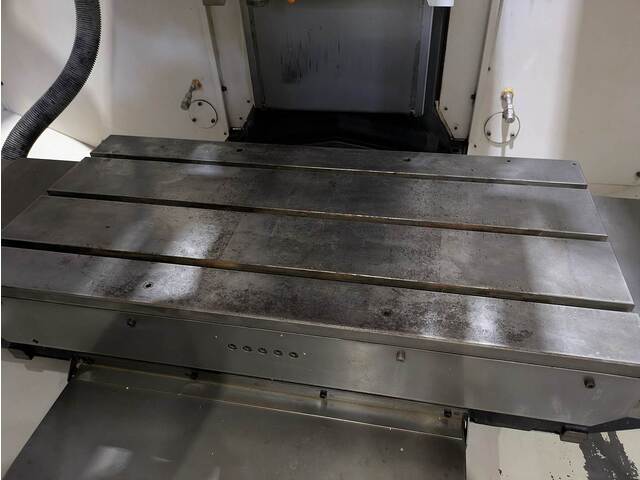 FANUC α-T21iDL Vertical Machining Center Image 4
