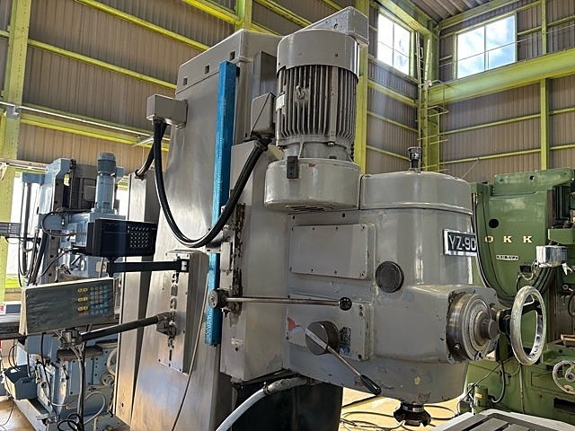 YAMASAKI GIKEN YZ-90 Vertical Milling Machine Image 3