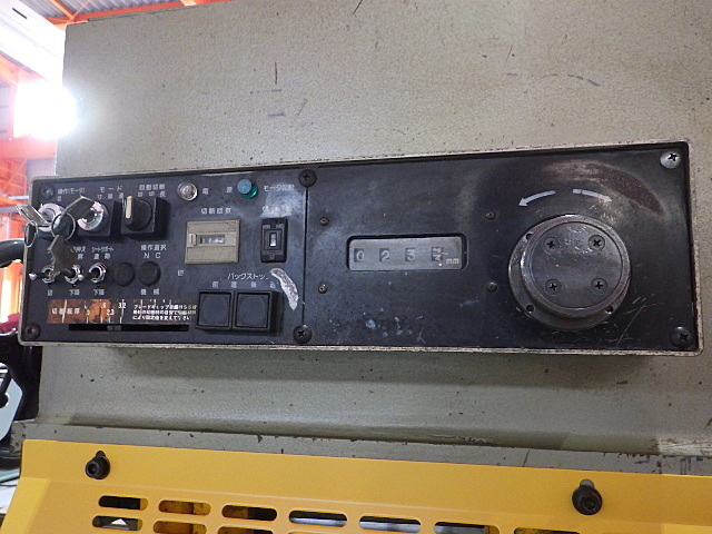 Komatsu SHS3×125 Shearing Machine Image 4