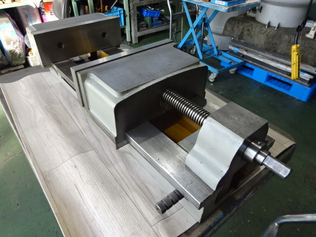 TSUDAKOMA VB-300 Vice Image 2