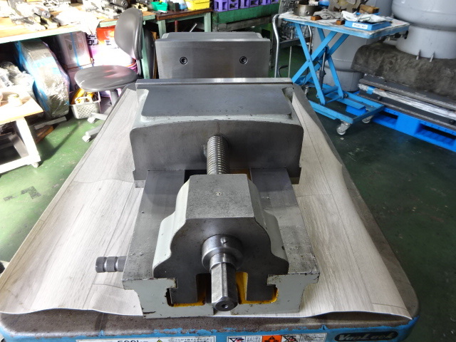 TSUDAKOMA VB-300 Vice Image 3