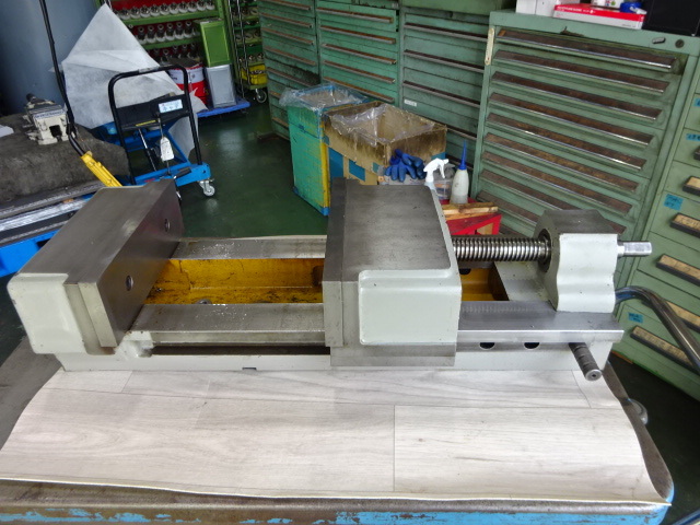 TSUDAKOMA VB-300 Vice Image 4