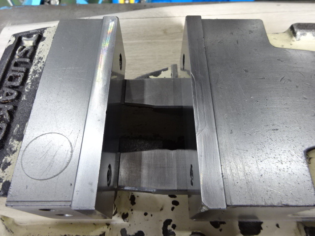 TSUDAKOMA VH-150 Vice Image 4