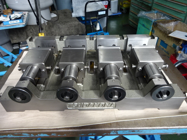 津田駒工業 VM-100-4 バイス の画像 4枚目