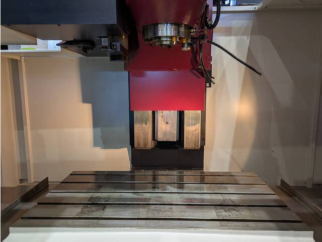 OKK VM5Ⅲ Vertical Machining Center Image 3