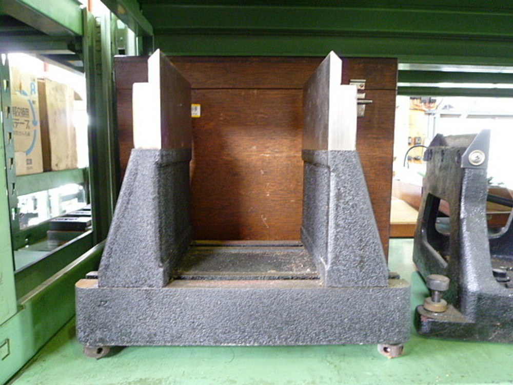 --  Grinding and Polishing Tool