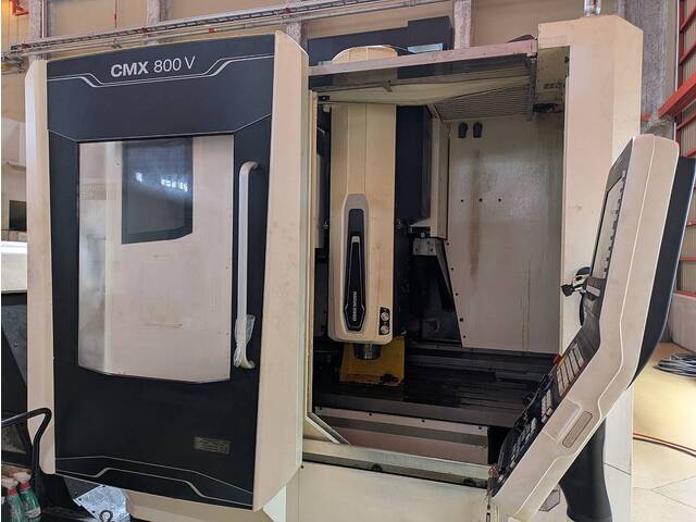 森精機 CMX800V 立型マシニングセンタ の画像 1枚目