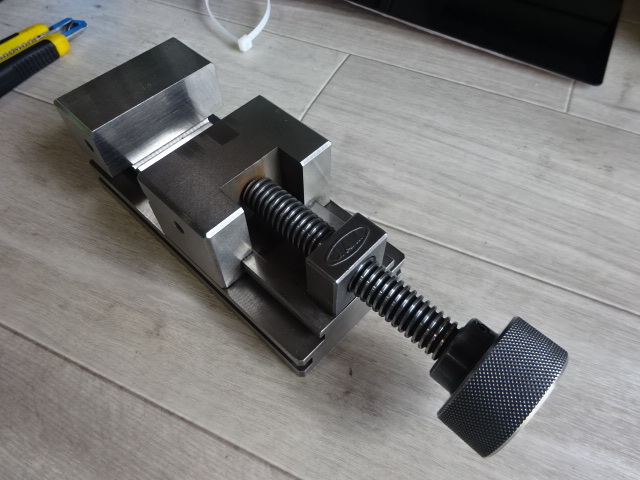 JAPAN AUTOMATIC MACHINE 口巾70 Vice Image 1