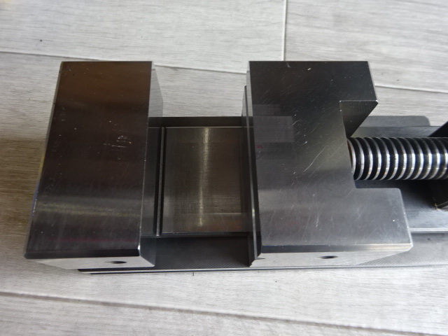 JAPAN AUTOMATIC MACHINE 口巾70 Vice Image 3
