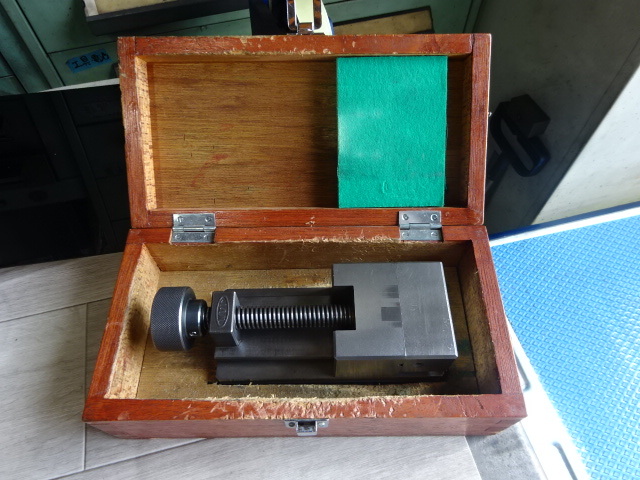 JAPAN AUTOMATIC MACHINE 口巾70 Vice Image 4