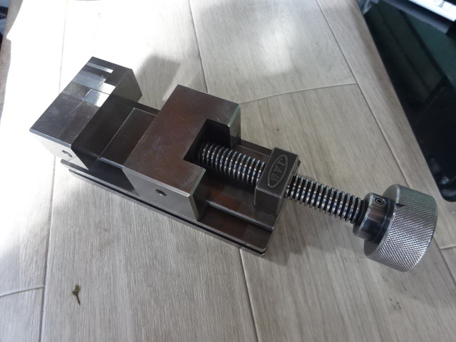 JAPAN AUTOMATIC MACHINE 口巾70 Vice Image 1