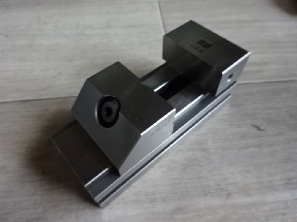 JAPAN AUTOMATIC MACHINE 口巾45 Vice A-0945 Image
