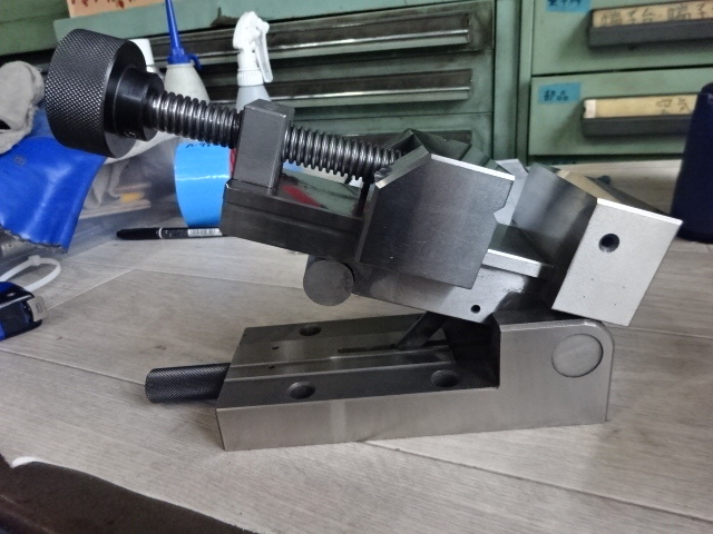 JAPAN AUTOMATIC MACHINE V-100 Vice Image 5