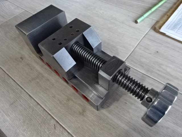JAPAN AUTOMATIC MACHINE 口巾70 Vice Image 1