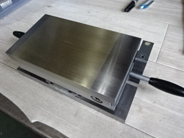 フジ磁工 PS100X175 サインバーチャック の画像 1枚目