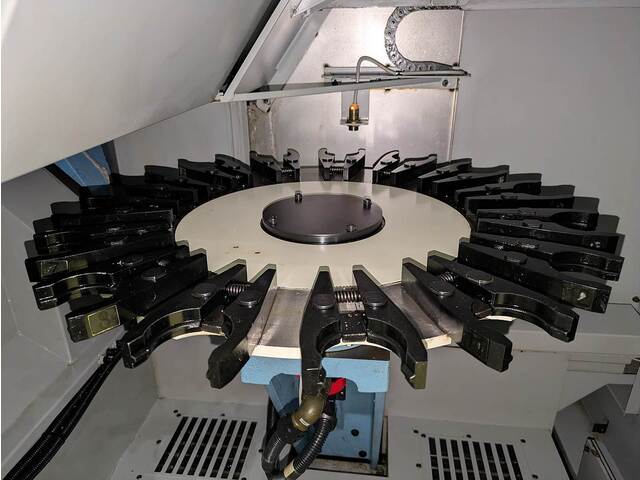 MAKINO V56 Vertical Machining Center Image 8