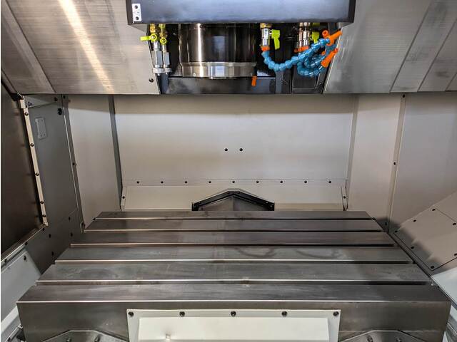 MAKINO V56 Vertical Machining Center Image 17
