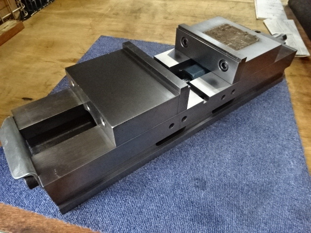 Kurt DL600 Vice Image 2
