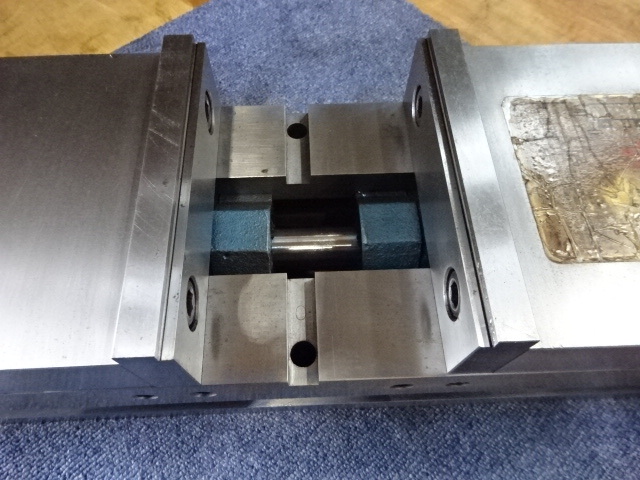 Kurt DL600 Vice Image 3