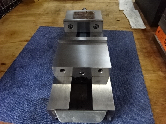 Kurt DL600 Vice Image 4