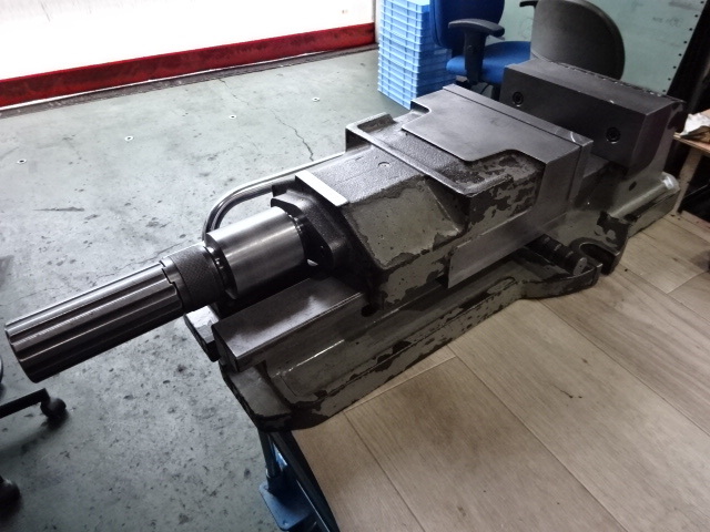 TSUDAKOMA VH-200 Vice Image 1