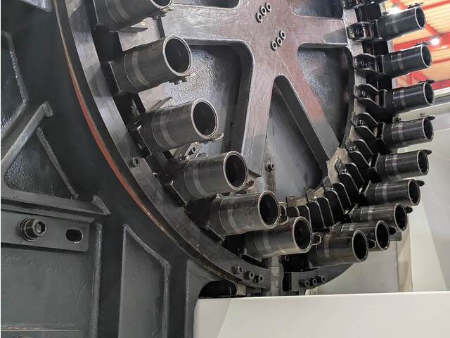 MAZAK VCN-510C Vertical Machining Center Image 5
