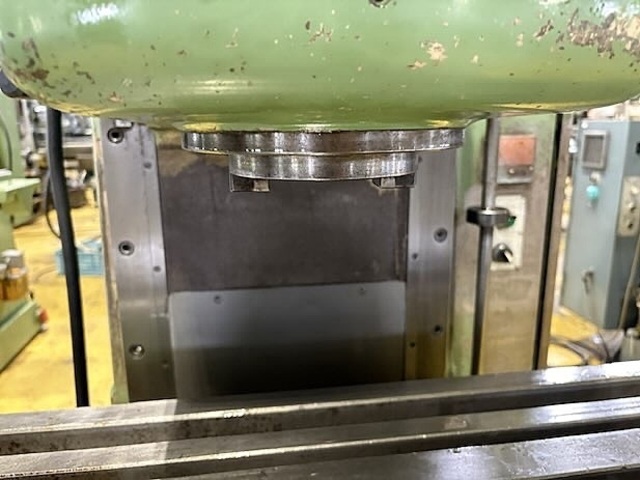 OKK MH-2V Vertical Milling Machine Image 5