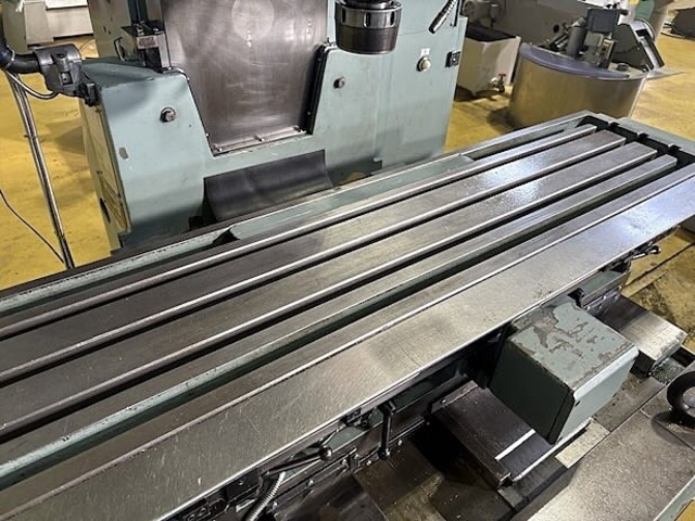 新潟鉄工 2UMD Universal Milling Machine Image 4