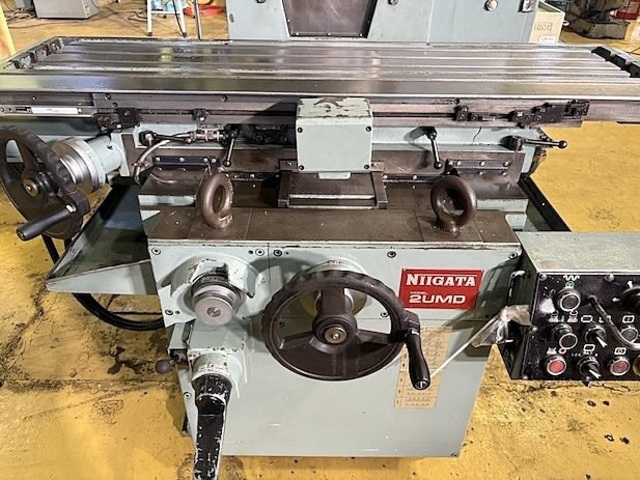 新潟鉄工 2UMD Universal Milling Machine Image 5