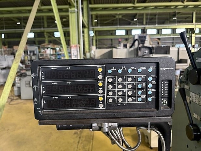 新潟鉄工 2UMD Universal Milling Machine Image 7