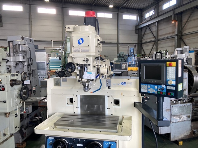 MAKINO KEVA-55 NC Vertical Milling Machine Image 3