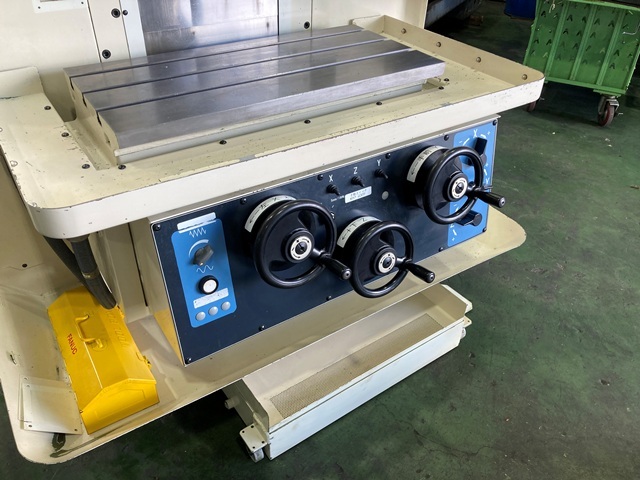 MAKINO KEVA-55 NC Vertical Milling Machine Image 8