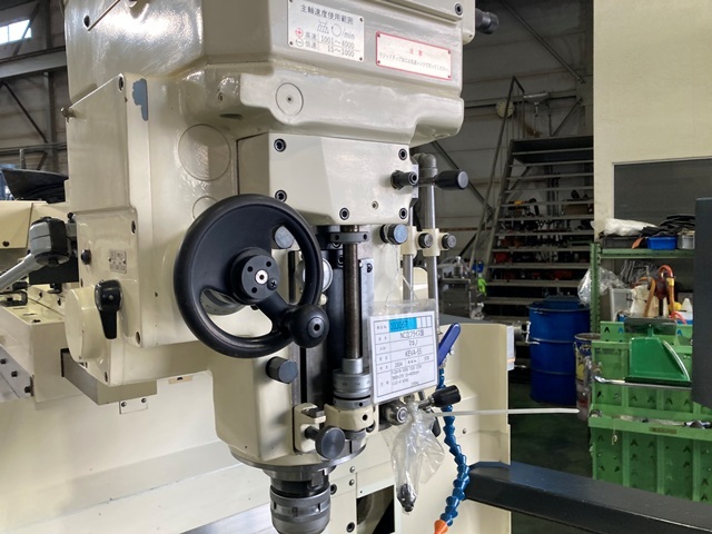 MAKINO KEVA-55 NC Vertical Milling Machine Image 9