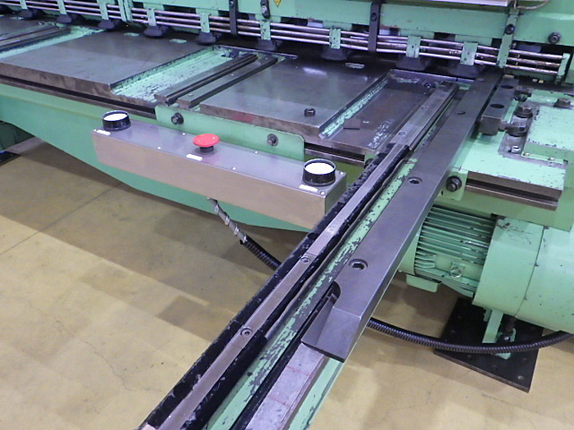 AMADA M2560 Shearing Machine Image 2