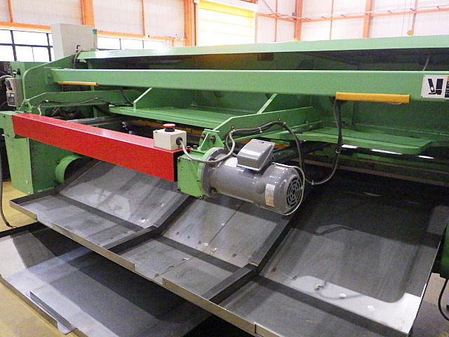 AMADA M2560 Shearing Machine Image 7