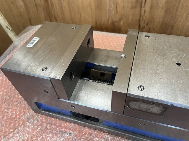 NABEYA LTFV-150 Vice Image 2