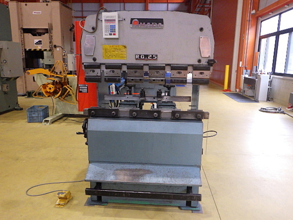 AMADA RG-25 Press Brake/Bender