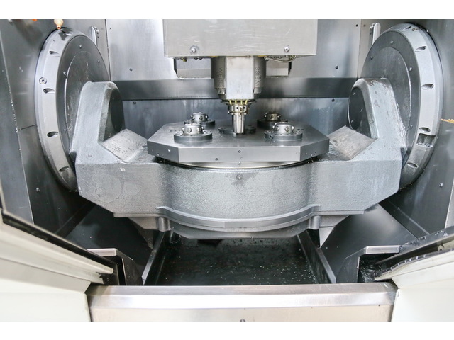 HERMLE C 30 UP Dynamic 5Axis Machining Center Image 4