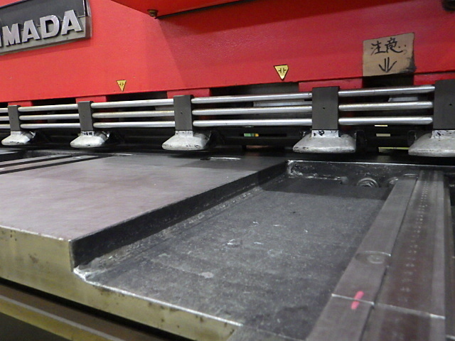 AMADA M2545 Shearing Machine Image 3