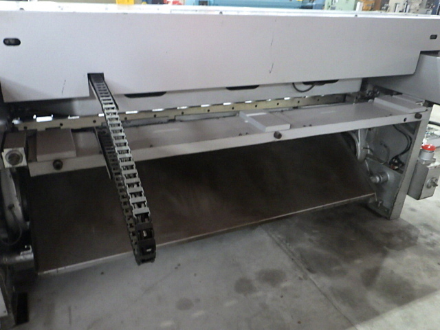 AIZAWA TEKKOSHO ADH-520 Shearing Machine Image 7